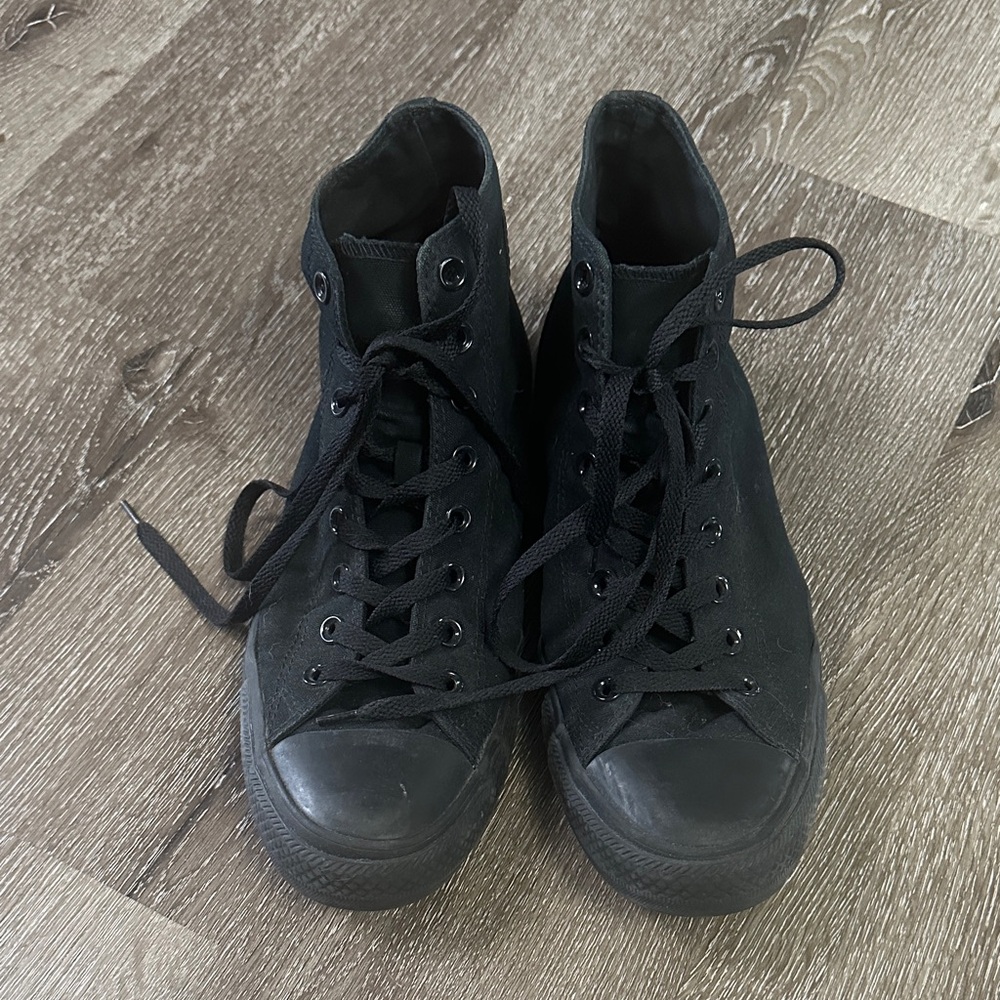 Black High-Top converse
